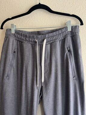 Vuori Men's Gray Jogger Sweatpants